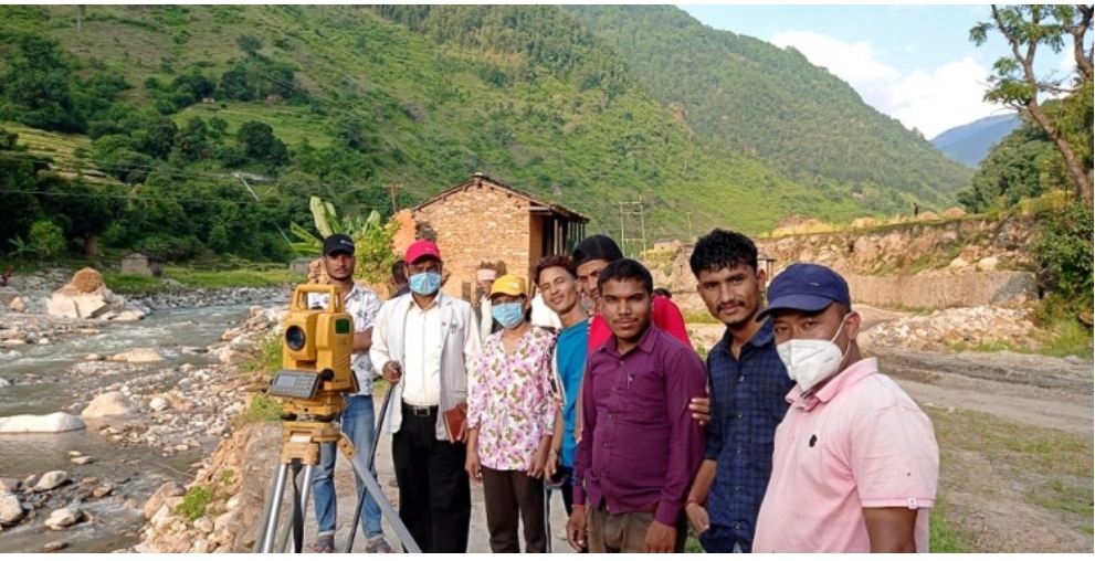 बाढीले तहसनहस बनेका भौतिक संरचनाहरुको पुनः निर्माणमा जुटे गाउँपालिका अध्यक्ष साउद