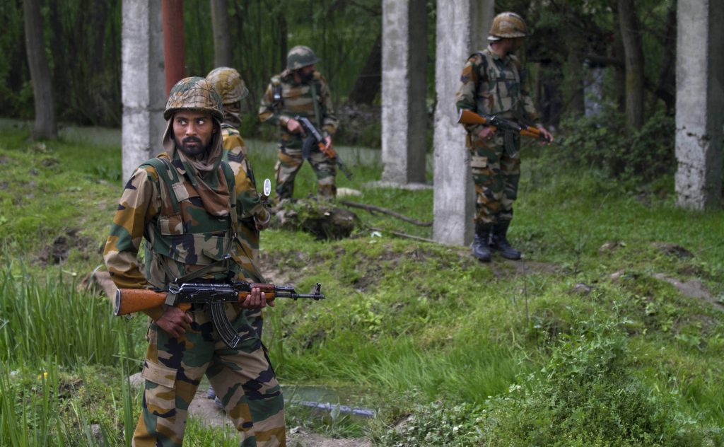 पाकिस्तानले फा’यरिङ गर्दा ३ भारतीय सेनाको मृ’त्यु