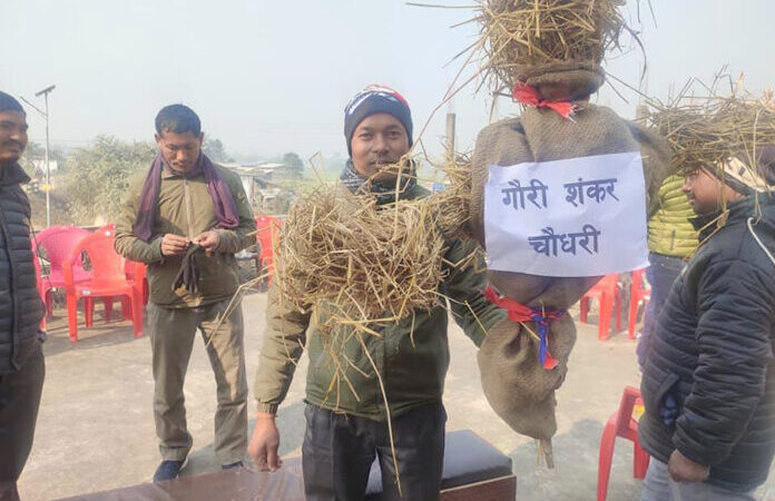 आफ्नै निर्वाचन क्षेत्रमा श्रममन्त्रीको पुत्ला दहन