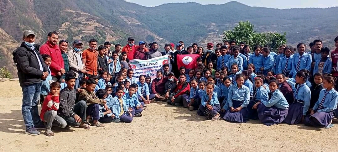 ५२ औं स्थापना दिवसको अवसरमा नेविसंघ अछामद्वारा विद्यार्थीलाई शैक्षिक सामाग्री वितरण