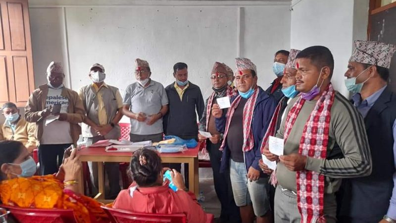 नेकपा एमाले जिल्ला कमिटी सदस्य खड्का सहित आधा दर्जन काङ्ग्रेसमा प्रवेश