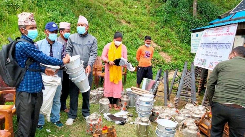 तुर्माखाँद गाउँपालिका द्वारा कृषक समुहका सदस्यहरुलाई कृषी सामाग्रि हस्तान्तरण