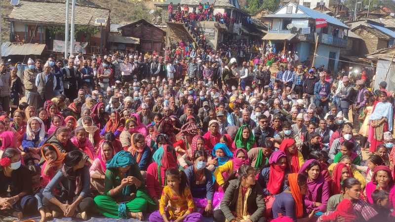 एमाले र माओवादी अछामलाई ठुलो  धक्का ,सैयाैँ कार्यकर्ता काङ्ग्रेस प्रवेश