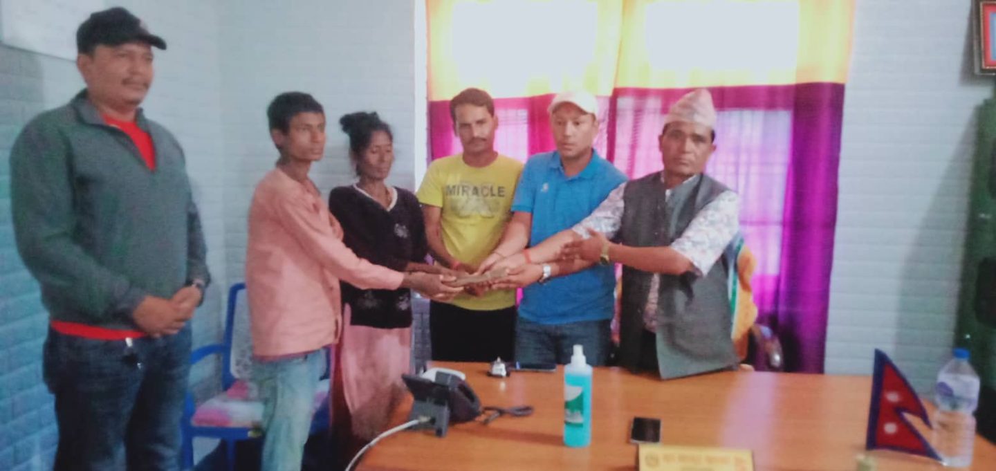 नेपाली जनसम्पर्क समिति आएरल्याडबाट मनसरालाई ६३ हजार भन्दा बढि आर्थिक सहयोग