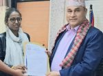 छात्रावास निमार्णको माग गर्दै स्ववियु सभापति भट्टद्धारा मुख्यमन्त्री शाहलाई ज्ञापन पत्र