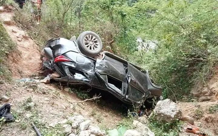 सुदूरपश्चिम प्रदेशका आन्तरिक मामिला मन्त्रीको गाडी बझाङमा दुर्घटना