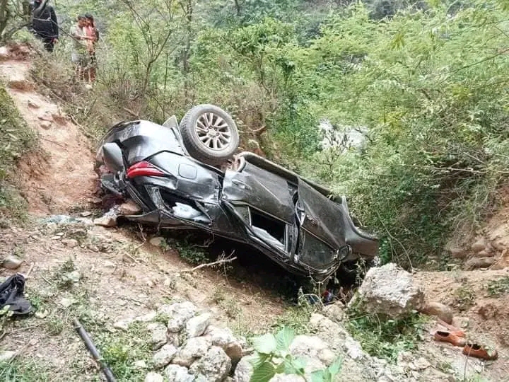 सवारी दुर्घटनामा सुदूर पश्चिम सरकारका कानुन मन्त्री सिंह सहित पत्नी र भाउजुकाे मृत्यु