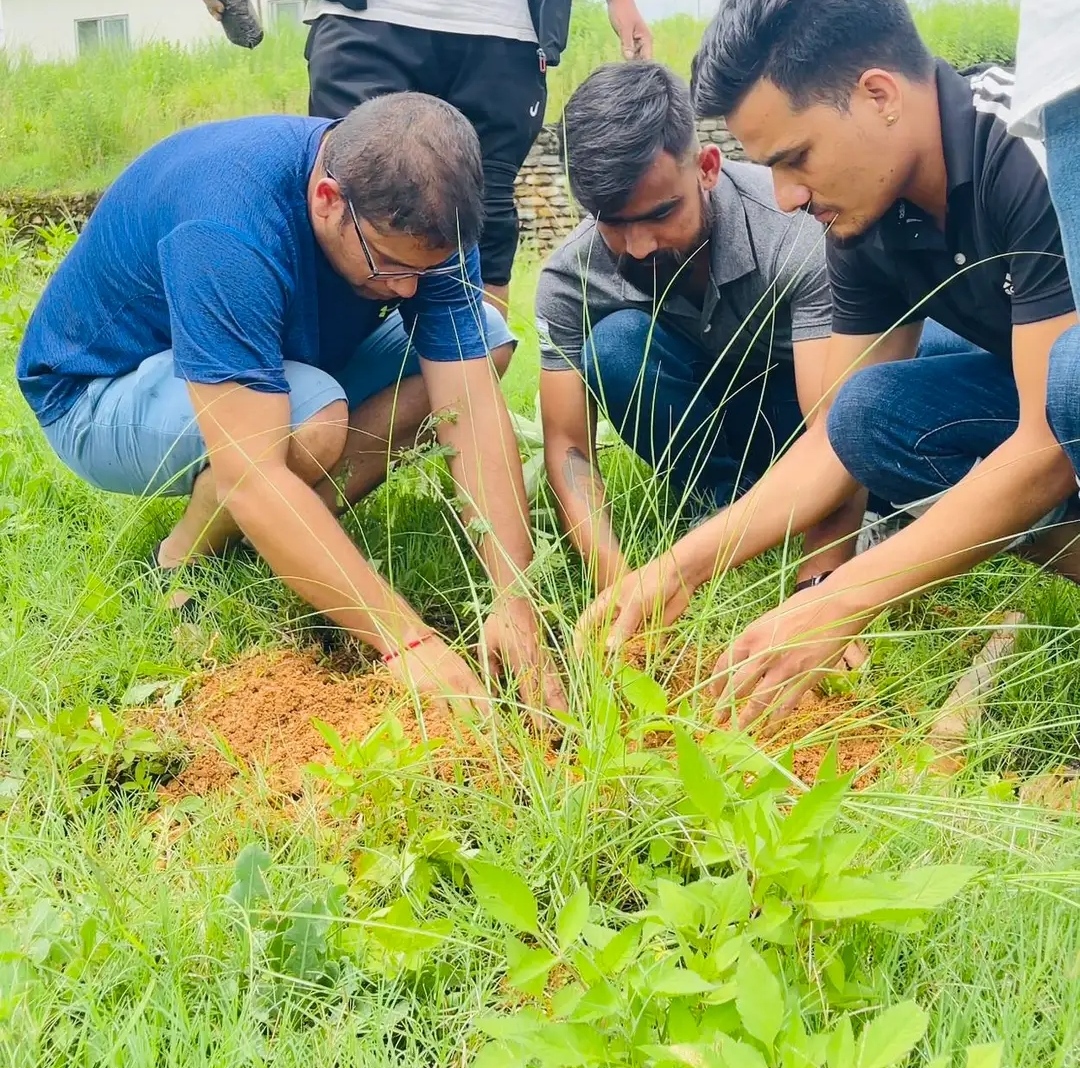 बि•पि कोइरालाको ४१ औं स्मृति दिवसको अवसरमा नेबिसंघ अछाम द्वारा बयालपाटामा वृक्षारोपण