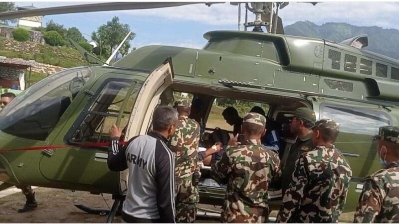 बडिमालिका दर्शन गर्न गएका दुई जनाको नेपाली सेनाद्वारा हेलिकोप्टरमार्फत उद्धार