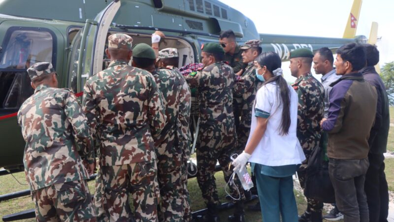 नेपाली सेनाको हेलिकप्टर बाट अछाममा एकजना गर्भवतीको उद्वार
