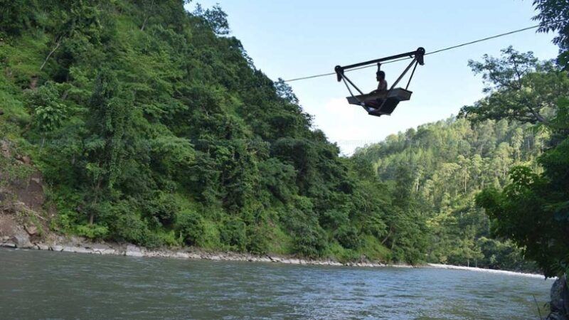 तुइनको डोरी चुडिँदा कर्णाली नदीमा  एक जना बेपत्ता