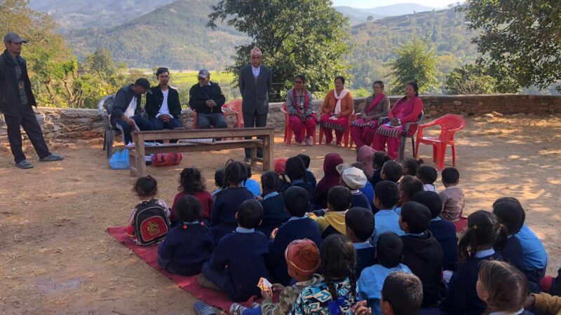 जन्मदिनको उपलक्ष्यमा स्ववियु सभापति कुवँरले बितरण गरे , शैक्षिक तथा खेलकुद सामाग्री