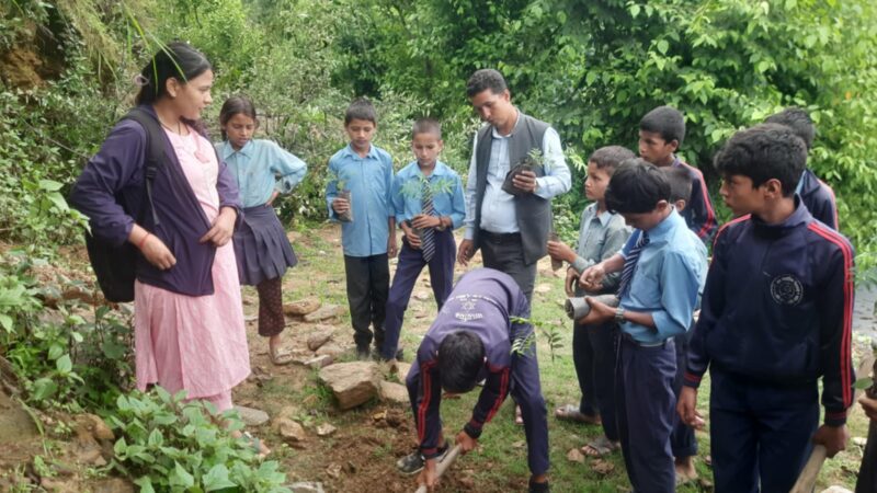 गंगा माध्यामिक विद्यालयमा वृक्षारोपण