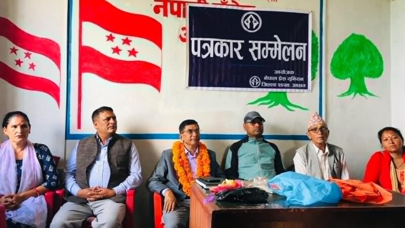 स्वास्थ बिमा कार्यक्रमलाई विषेश प्राथमिकतामा साथ अगाडी बढाईएको छ : मन्त्री खड्का