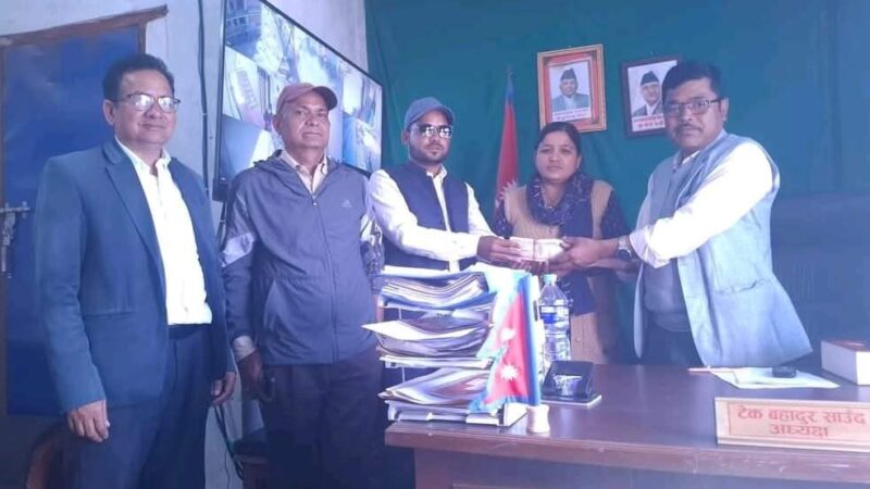 जयगढका अग्नि पिडितका लागि मेल्लेख ५ का अध्यक्ष अधिकारीले संकलन गरे १ लाख बढी सहयोग