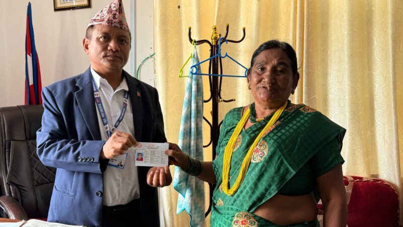 ८० वर्षको उमेरमा भुमिसराले पाइन् नेपाली नागरिकता