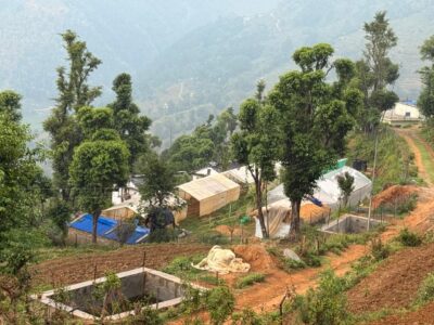 अछामको नेपाल राष्ट्रिय माध्यामिक बिधालयका विद्यार्थी  पढ्दै कमाउदै