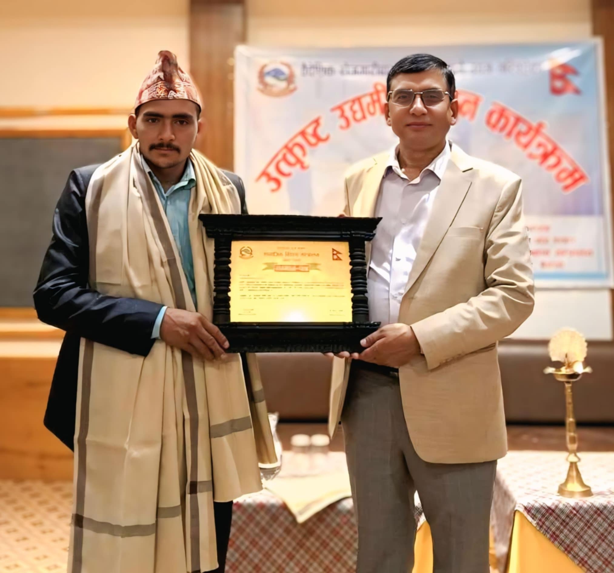 अछामबाट उत्कृष्ट उद्यमि को रुपमा रामारोशनका भरत बिष्ट सम्मानित